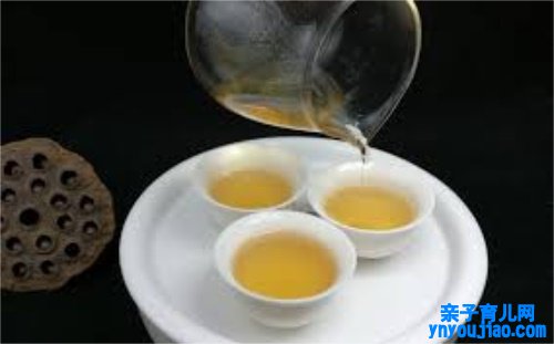  福鼎白茶茶饼的泡法 冲泡福鼎白茶饼的三种实用技巧
