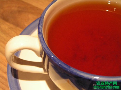  红茶泡水喝的功效有哪些 红茶泡水喝对身体的好处