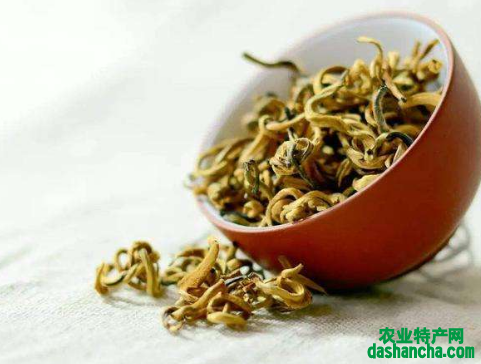  黄茶有什么功效 有保护脾胃和增进食欲的作用 帮助消化黄茶的加工方法