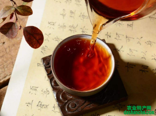  安化黑茶的功效和作用 常常喝黑茶可以增强胃肠功能和提高免疫力