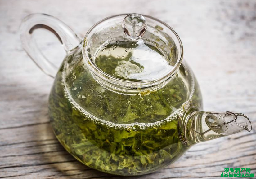  喝绿茶有什么作用 绿茶有使肌肤红润和预防脑血栓的功效