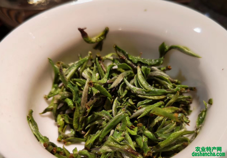  绿茶对电脑族的好处 常喝绿茶能减少辐射的伤害 绿茶有预防感冒作用