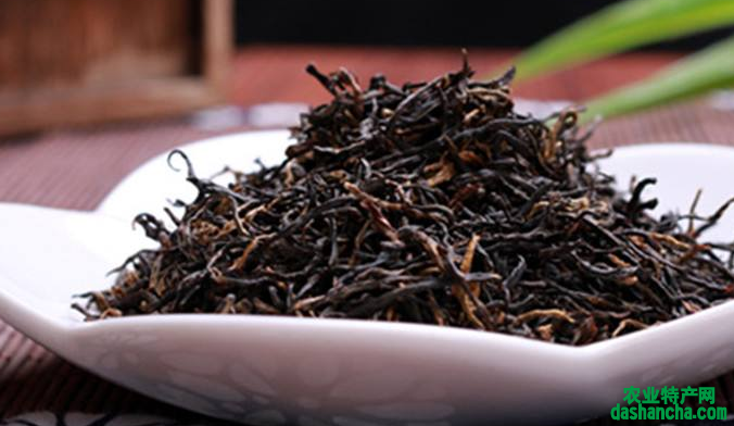  正山小种茶的保健功能与作用 喝正山小种能预防心脑血管疾病和养胃暖胃散寒