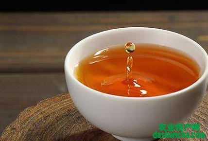  红茶的功效与好处 红茶能提神和缓解疲劳 还有抗炎和杀菌的作用
