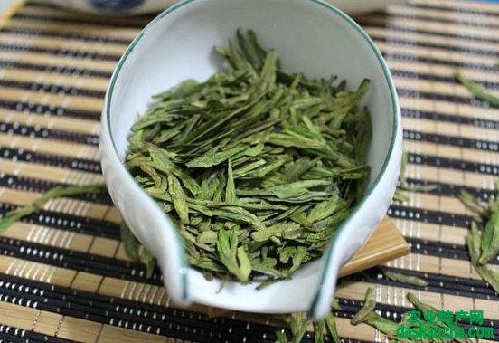  绿茶有什么功效和作用 喝绿茶的禁忌 绿茶能美容护肤抗衰老吗