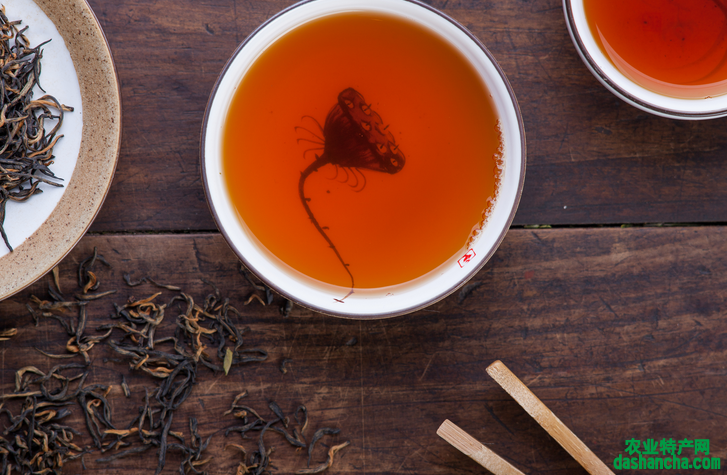  红茶的功效与作用禁忌症是什么 经常喝茶的作用和禁忌