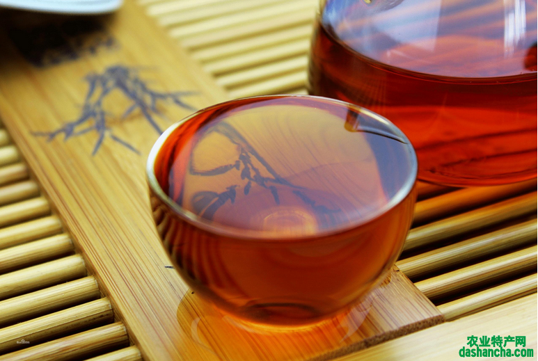  喝红茶的好处和坏处分别是什么 阐述喝红茶的作用和禁忌