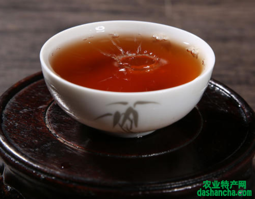 长期喝红茶的好处和坏处 经常喝红茶对人体的利与弊