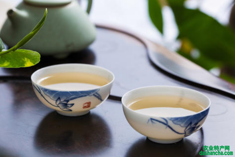 长期喝老白茶害处有哪些 经常饮用老白茶对身体的危害