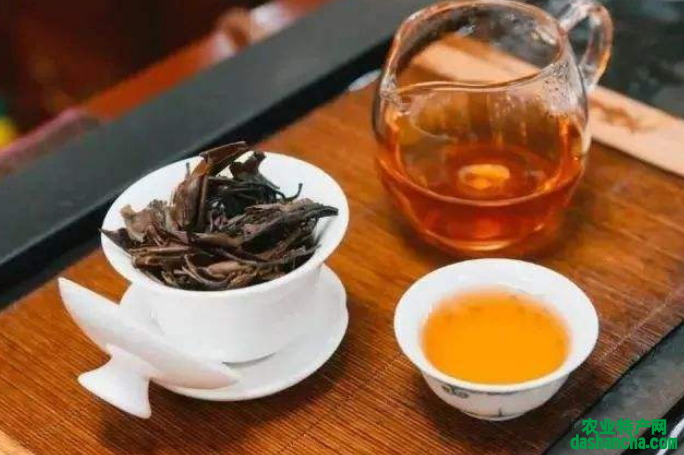  10年白茶的功效与作用及禁忌 喝老白茶的好处和禁忌